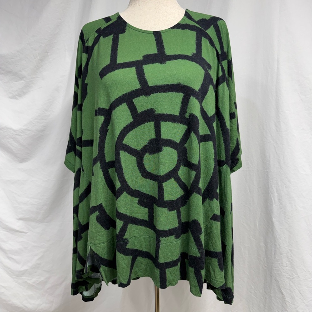 Alembika Geometric Pattern Oversized Swing T Shirt Top
